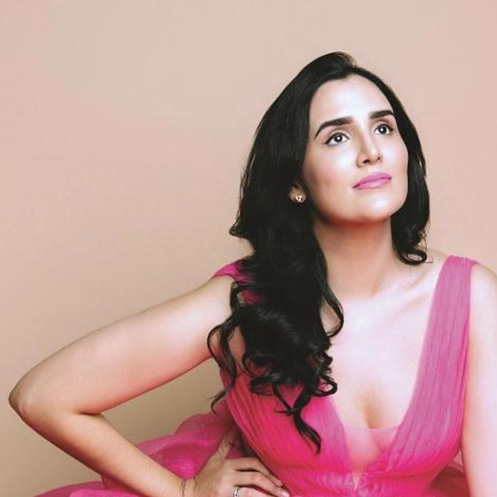 AISHA SYED EMBARCA EN GIRA MUNDIAL