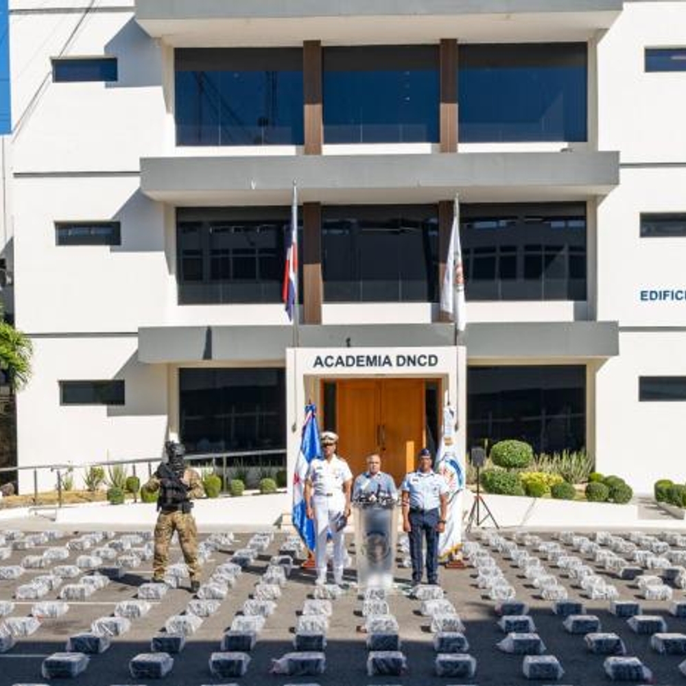 APRESAN SEIS CON DOS TONELADAS DE DROGAS