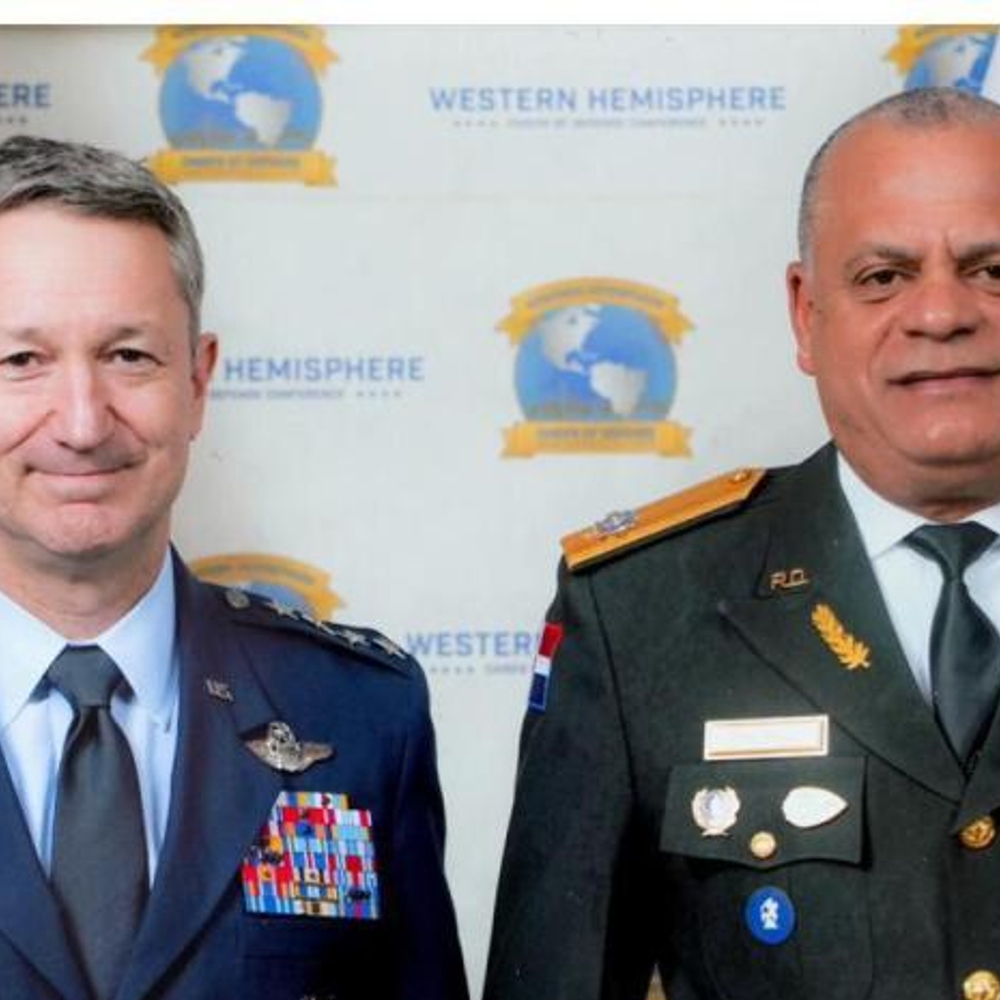 EE.UU . CONVOCA CUMBRE MILITAR INTERNACIONAL