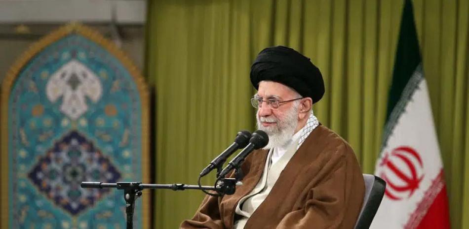 TRUMP INSTA A IRANIES A RECUPERAR PAIS