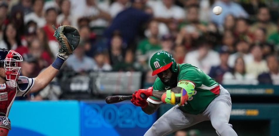 CATCHER ESTADOUNIDENSE RECHAZA SALUDO A AROZARENA