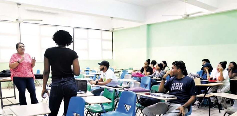 DISMINUCION DRASTICA EN MATRICULA ESTUDIANTIL