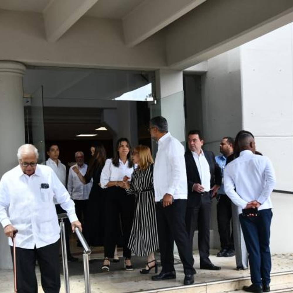 EXPRESIDENTES Y EMPRESARIOS DESPIDEN A HECTOR RIZEK LLABALY