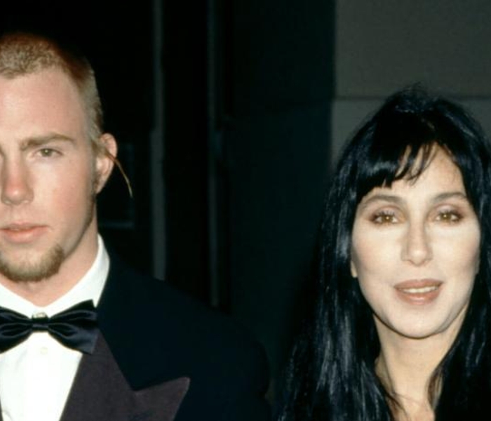 Hijo de Cher enfrenta cargos por agresion y allanamiento en establecimiento educativo