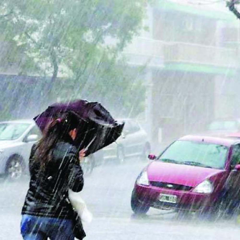 MARTES SANTO CON LLUVIAS MODERADAS