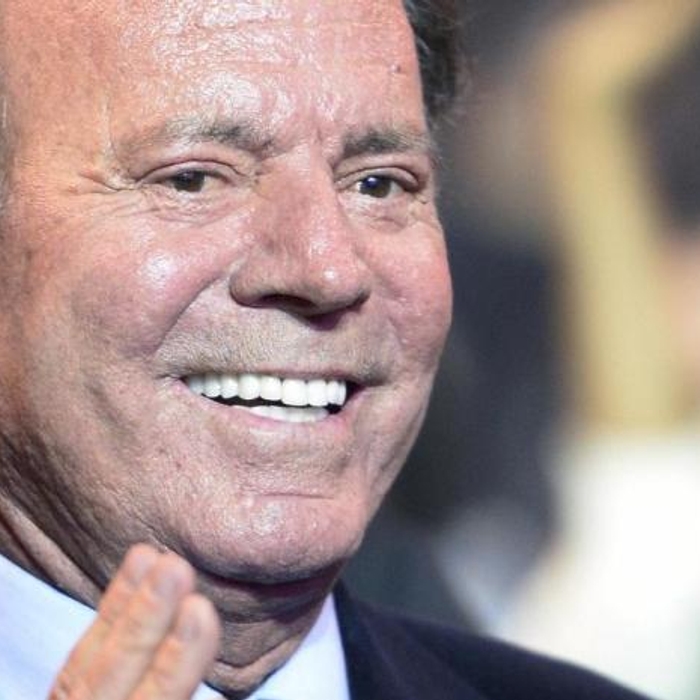 Pugna legal entre el abogado de Julio Iglesias y la Fiscalia por denuncia contra el cantante