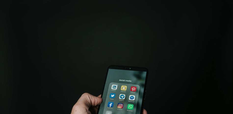 REPLANTEANDO EL USO DE REDES SOCIALES