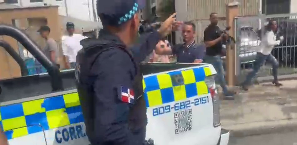 SUSPENSION DE AGENTE POR AGRESION A PERIODISTAS