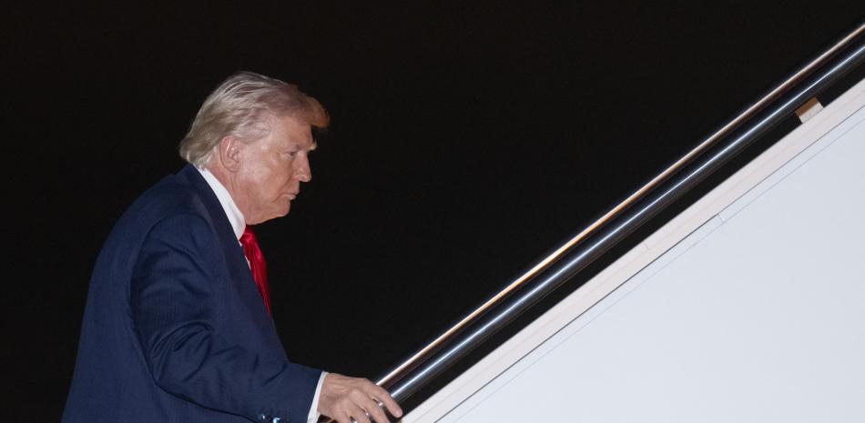 TRUMP RECIBE RESTOS DE SOLDADOS