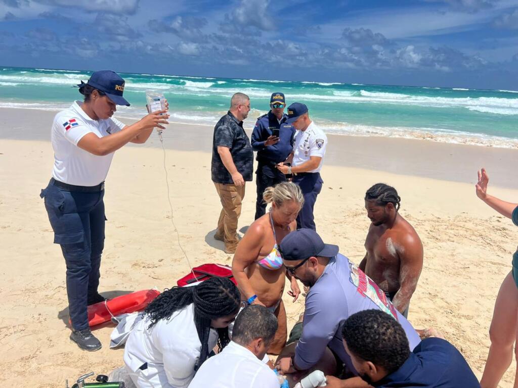 COLOMBIANO FALLECE TRAS SER ARRASTRADO POR OLAS EN BAVARO