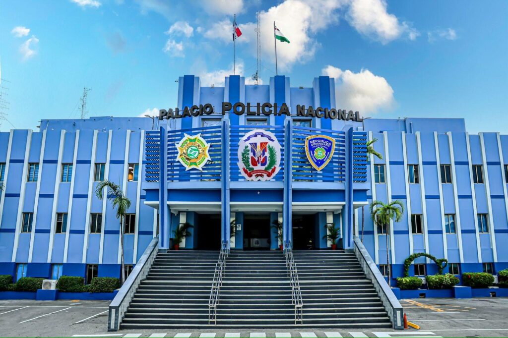 POLICIA PERSIGUE SOSPECHOSO TRAS ASESINATO DE SU PAREJA EN VILLA ALTAGRACIA