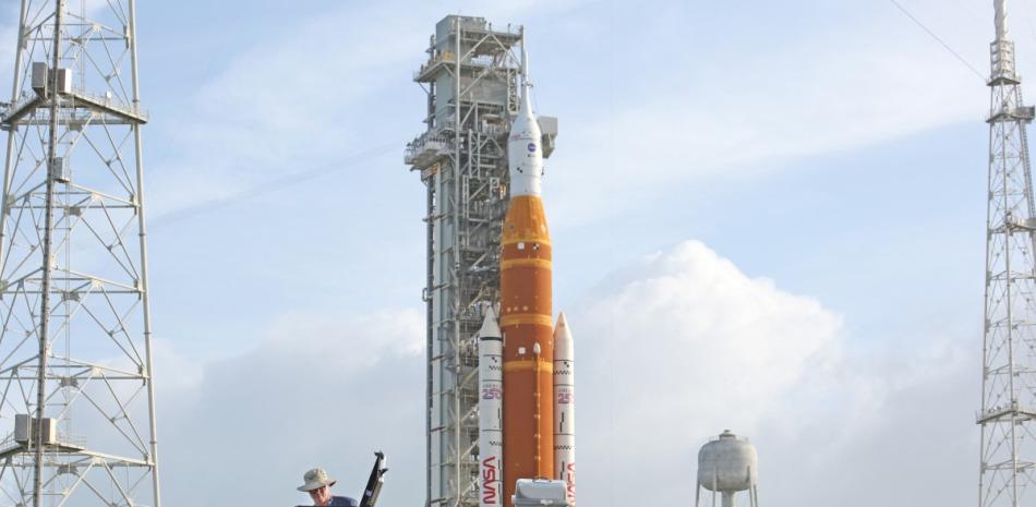 REGRESO HUMANO A LA LUNA