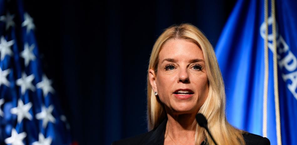 TRUMP DESTITUYE A FISCAL GENERAL BONDI