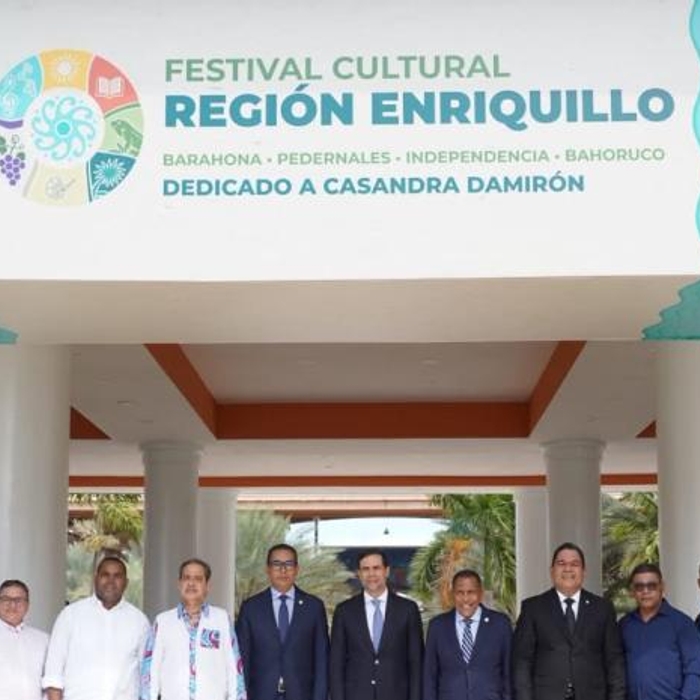 Clausura del Festival Cultural de la Region Enriquillo con reconocimientos senatoriales y concierto musical
