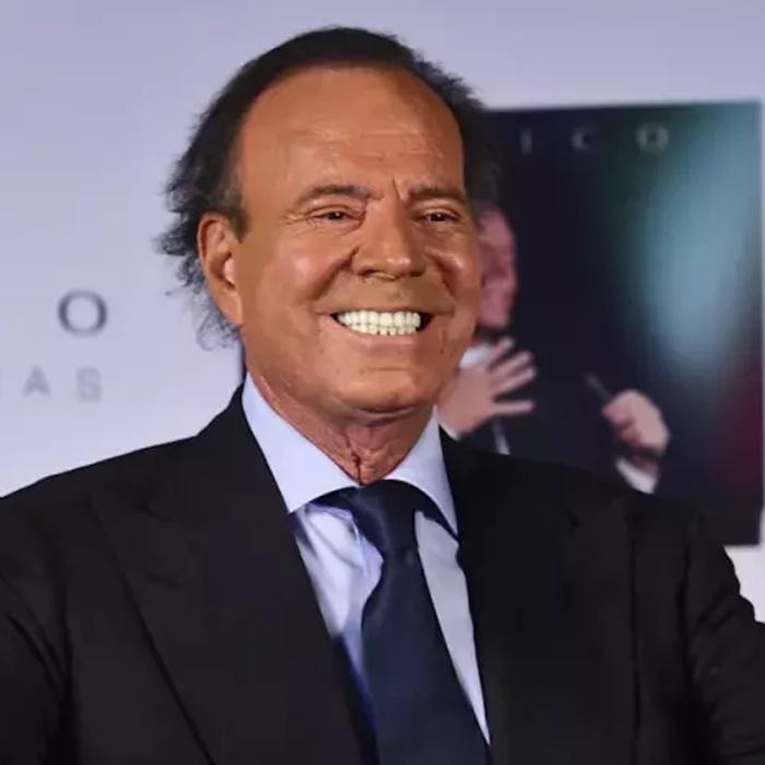 Julio Iglesias emprende acciones legales contra elDiario.es por acusaciones de
