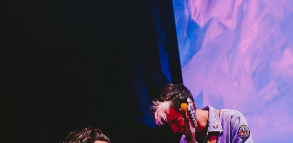 Harry Styles y la broma divertida de su guitarrista durante una peticion de traduccion en concierto